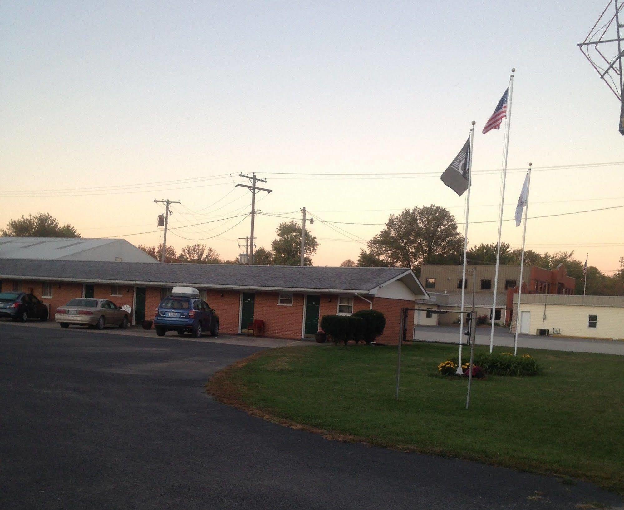 Travelers Motel 3*