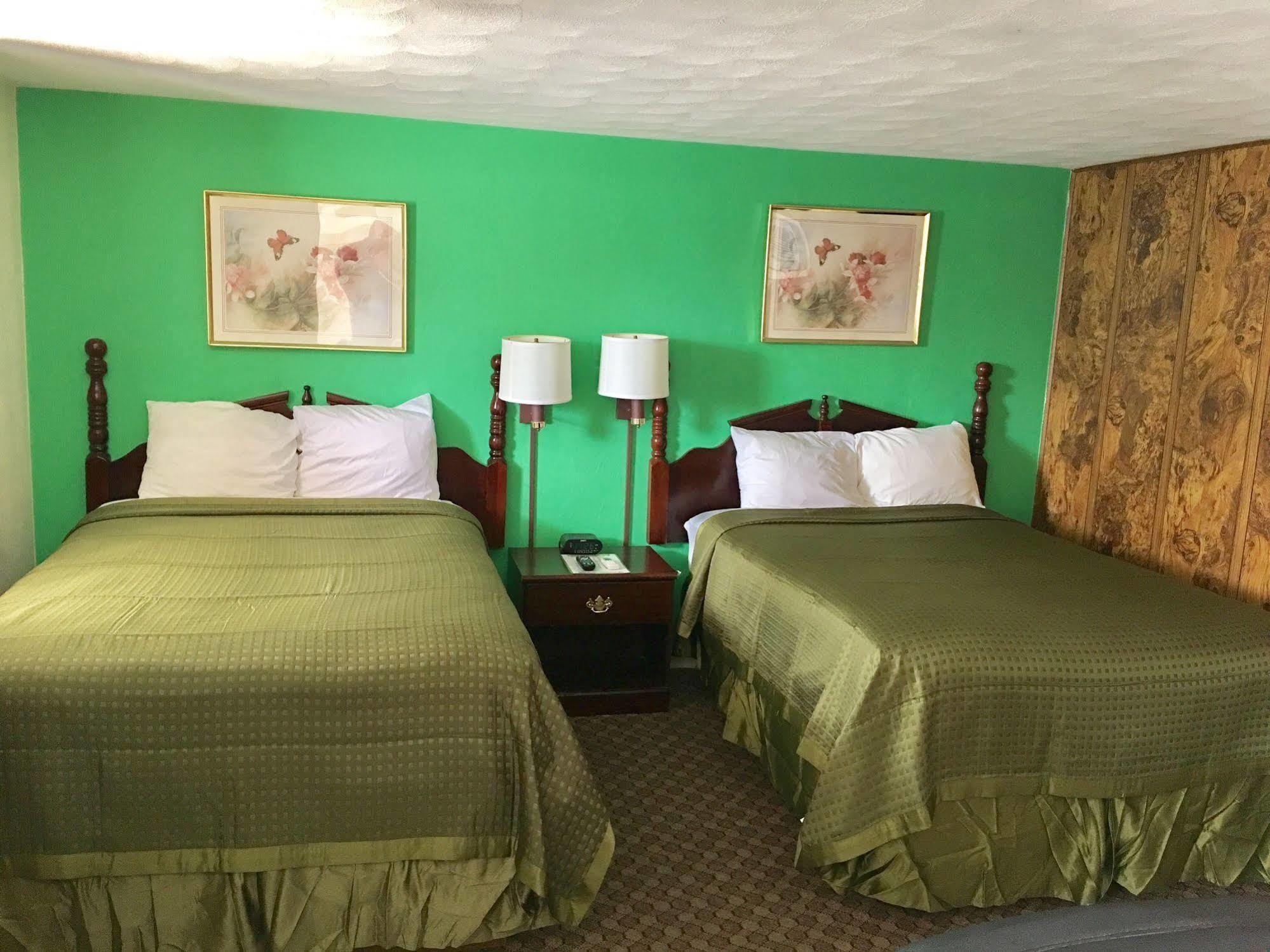 Travelers Motel 3*