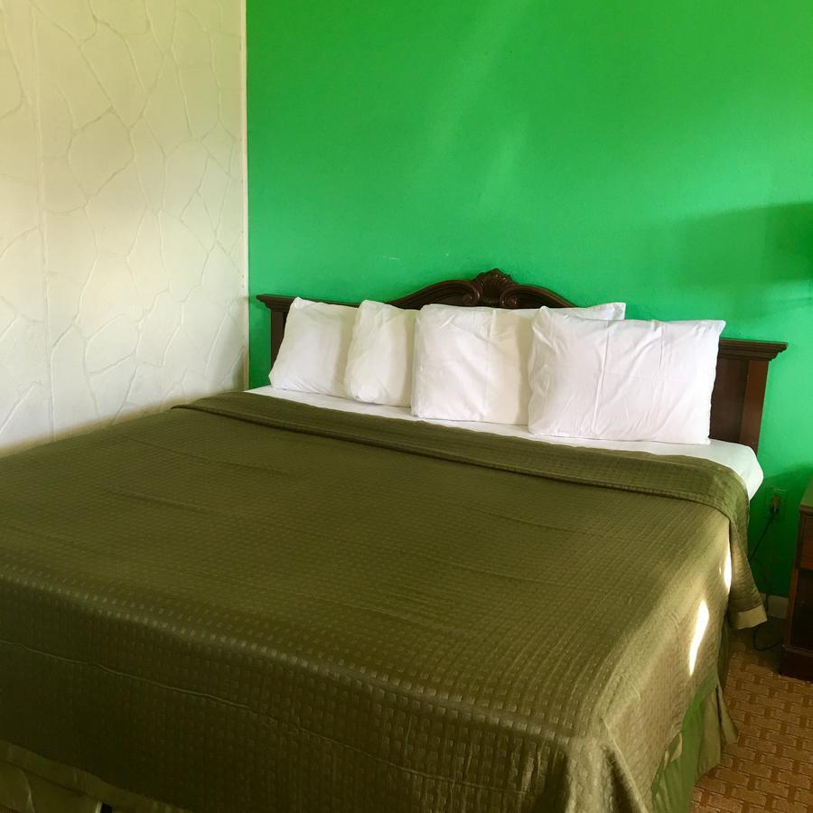 Travelers Motel 3*